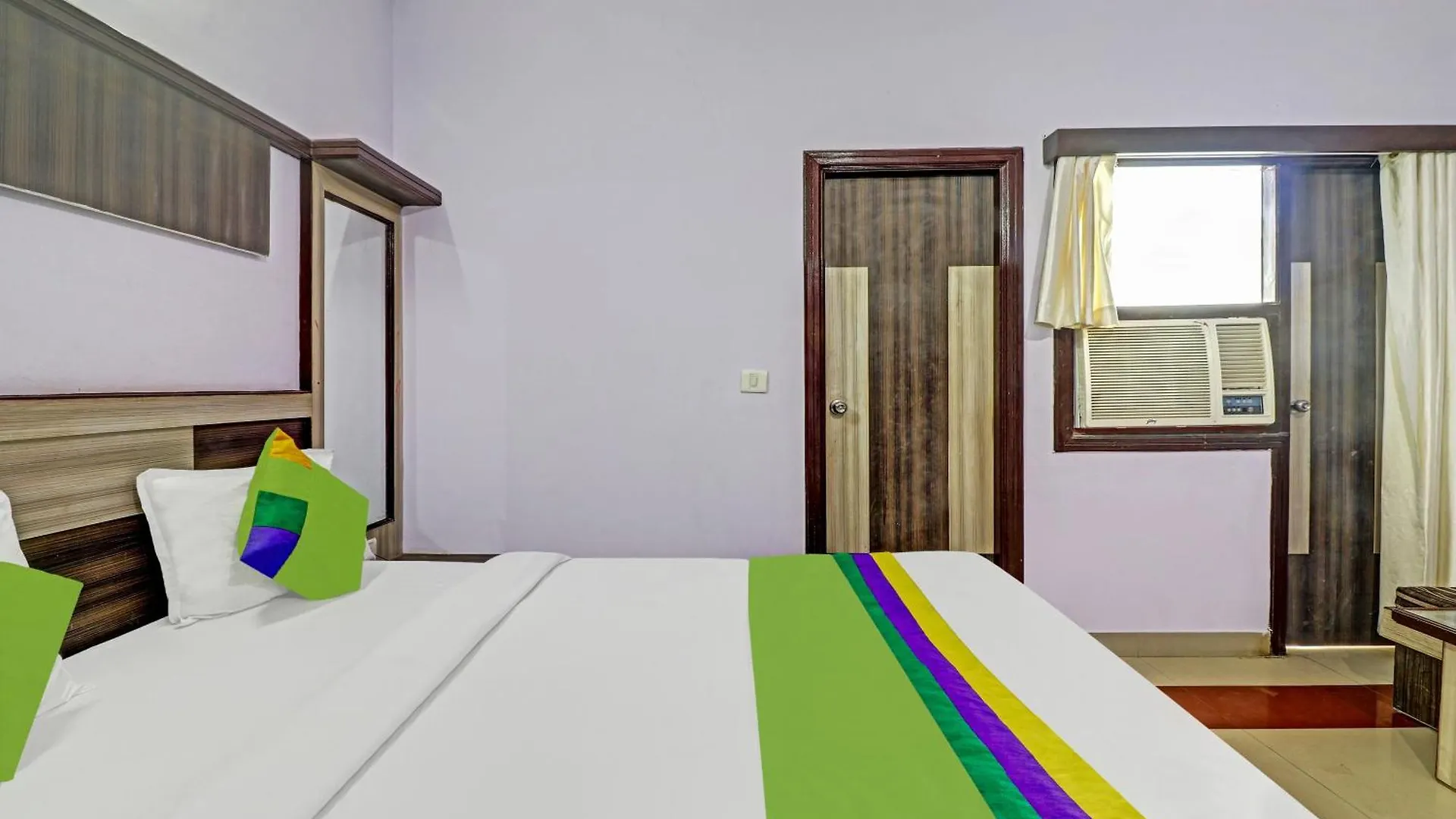 Hotel The Golden Glam Agra  Agra (Uttar Pradesh)
