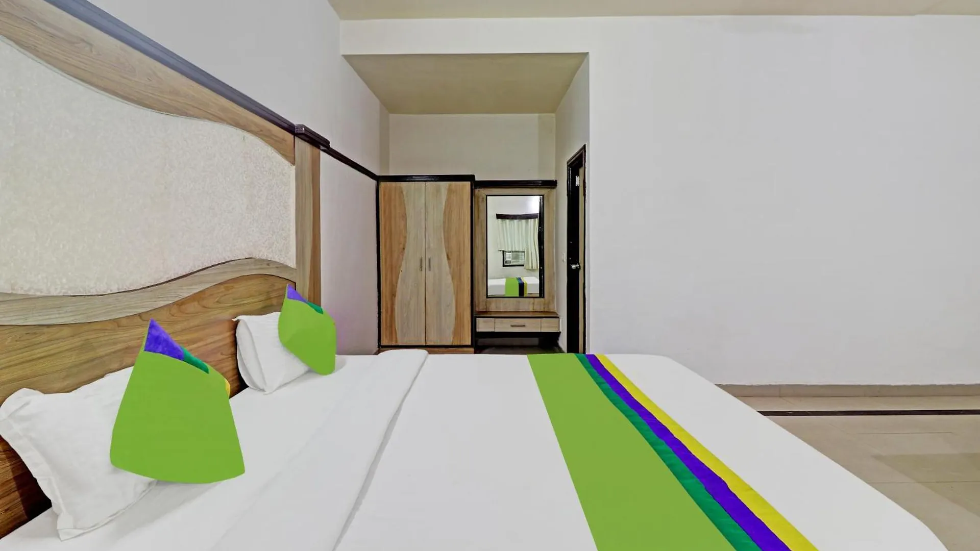 Hotel The Golden Glam Agra  3*, Agra (Uttar Pradesh)