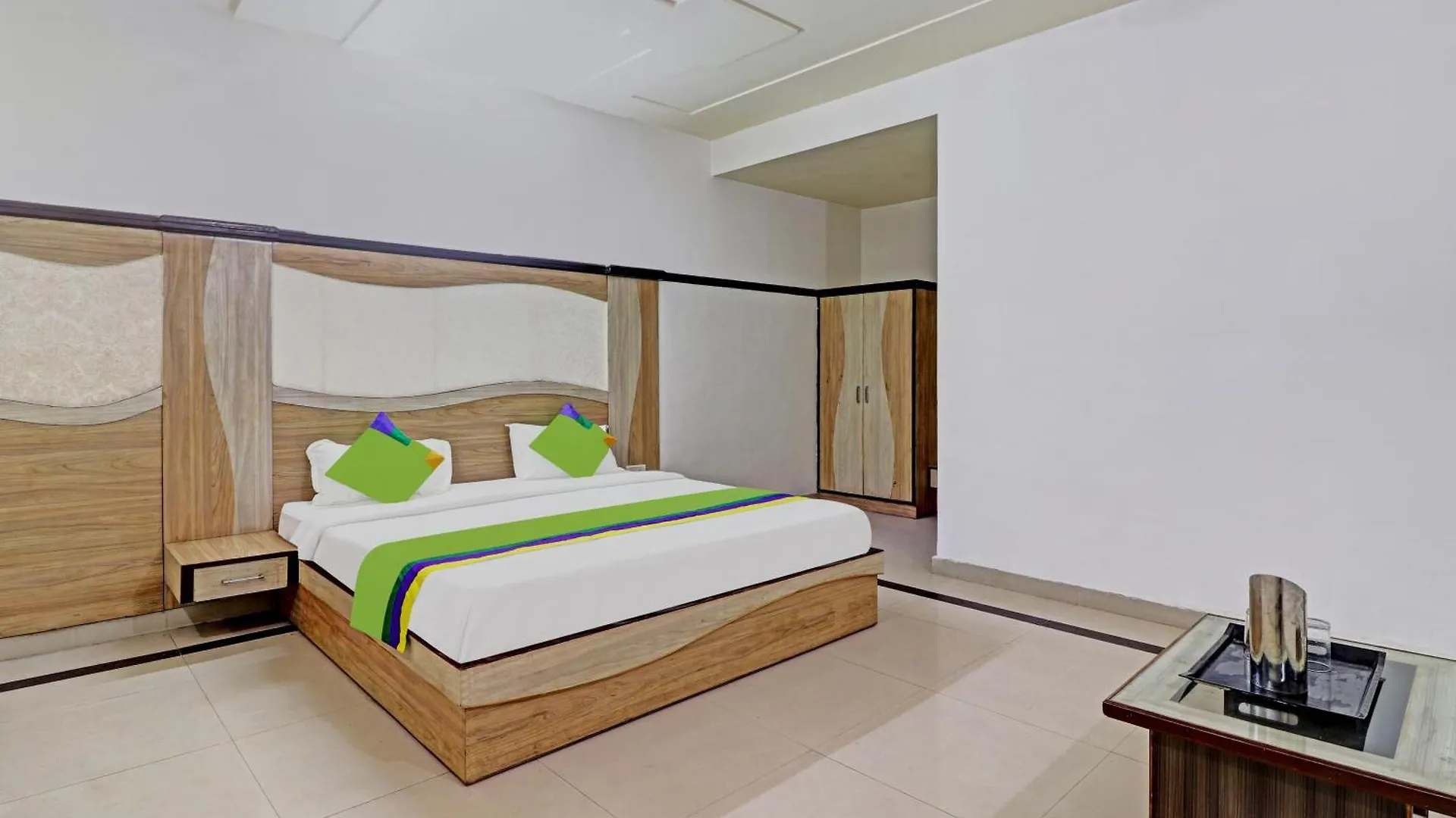 Hotel The Golden Glam Agra   Agra (Uttar Pradesh)